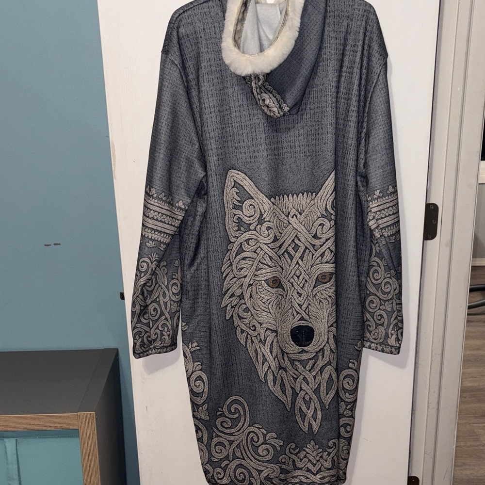 NWOT Wolf Design Long Coat 🧥 - Picture 7 of 11